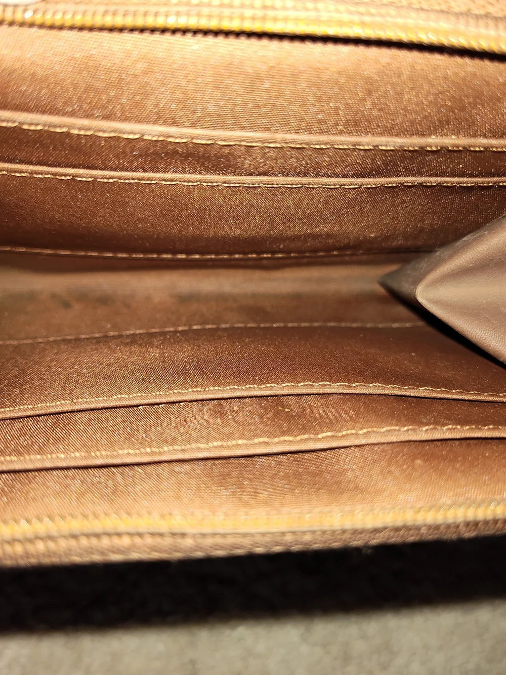 Vintage Distressed Brown Leather Zip-Around Wallet (Flaw - Read)